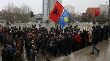 Kosova'da "Sırp Belediyeler Birliği" protestosu
