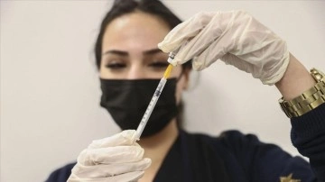 Kovid-19'dan tevakki etmek düşüncesince sırası gelenlere 3. doz aşı tavsiyesi