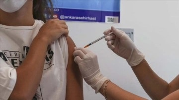 Kovid-19'la mücadelede iki doz aşı geçerli insan sayısı 50 milyonu geçti