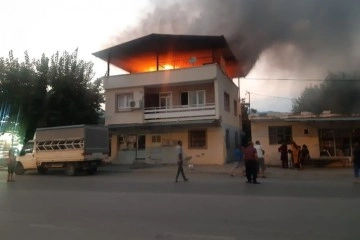 Kozan'da çatı katında yangın
