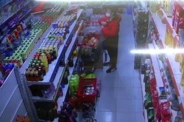 Küçükçekmece’de hırsızlık yapanları market sahibi yakaladı