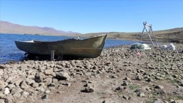 Kuraklık "Ağrı'nın gizli cennet"i Balık Gölü'nü de vurdu