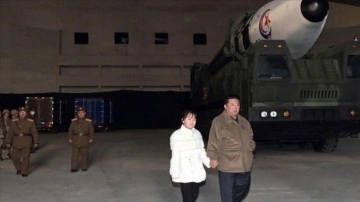 Kuzey Kore lideri, kıtalararası roket denemesinde önce kat kızıyla görüntülendi