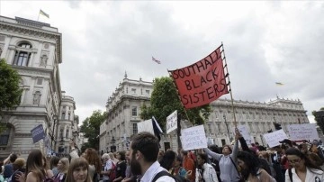 Londra Polis Teşkilatındaki "ırkçılık ve kadın düşmanlığı"na için gösteri düzenlendi