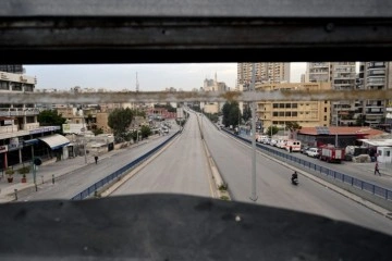 Lübnan'da ulaşım sektörü işçileri ve sendikalar yol kapattı