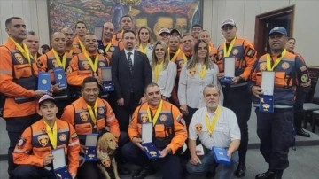 Maduro'dan Türkiye'de kontrol istirdat çalışmalarına eklenen kadroya madalya