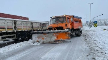 Malatya-Adıyaman esmer yolu kar dolayısıyla tır ve kamyon geçmesine kapatıldı