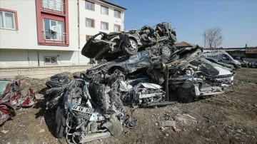 Malatya'da depremden sonradan otoparka çekilen araçlar görüntülendi