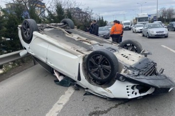 Maltepe’de kontrolden çıkan otomobil, 60 metre sürüklenerek takla attı