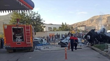 Mardin'de kaza işleyen araçlara karışma edenlere tır çarptı, 10 isim yaşamını kaybetti