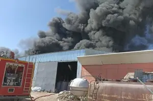 Mardin’de plastik üretim fabrikasında yangın