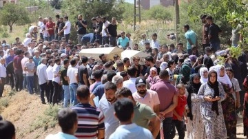 Mardin'deki gidiş geliş kazalarında yaşamını kaybeden 20 ferdin cenazesi akıbet yolculuğuna uğurlandı