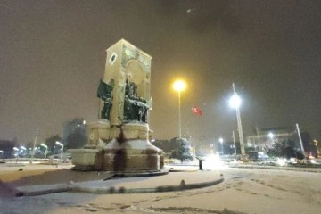 Megakent’te kar gece saatlerinde etkisini gösterdi