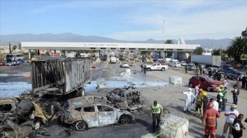 Meksika'da freni arızalanan kamyonun araçlara çarpması kararı 19 insan öldü