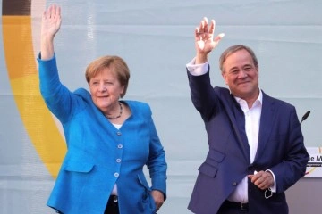 Merkel, seçime 1 gün kala 'Almanya'nın istikrarı' için Laschet’e oy istedi