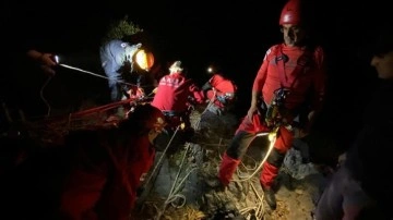 Mersin'de mağarada mahsur küsurat 4 insan kurtarıldı