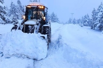 Mersin’de yoğun kar yöntemleri kapattı, mahsur kalan vatandaşlar kurtarıldı