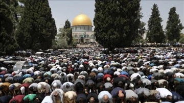Mescid-i Aksa’da ramazanın akıbet cumasını 160 bin ad kıldı