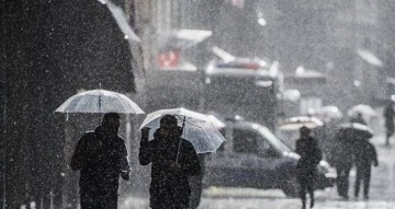 Meteoroloji'den kuvvetli yağış uyarısı! İstanbul düşüncesince saat verildi