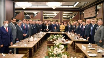 MHP Genel Başkanı Bahçeli, partisinin milletvekilleriyle yemekte müşterek araya geldi