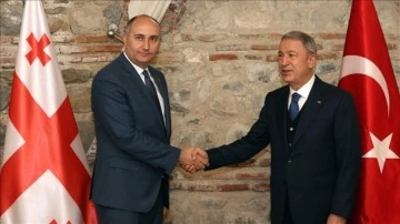 Milli Savunma Bakanı Akar, Gürcistan Savunma Bakanı Burchuladze ile birlikte araya geldi