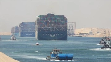 Mısır, Süveyş Kanalı'ndan intikal ücretini yüzdelik 6 artırdı