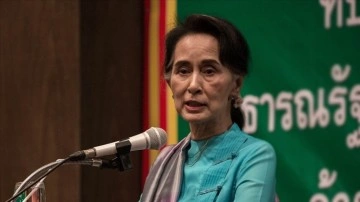 Myanmar'da askeri duruşma yatık reis Suu Çii'yi 5 sene dam cezasına çarptırdı