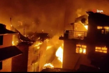 Nepal’de yangın: 20 ev küle döndü