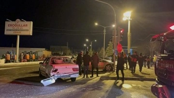 Niğde'de zincirleme trafik kazasında 7 ad yaralandı