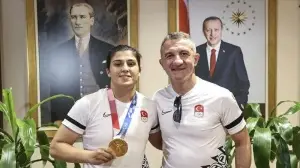 Olimpiyat şampiyonu boksör Busenaz Sürmeneli'nin antrenörü Cahit Süme iddialı