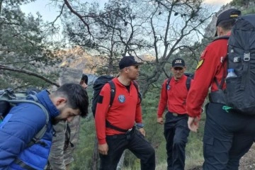 Ormanda mahsur kalan iki vatandaşı jandarma kurtardı