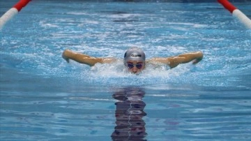 Özgürlüğü havuzda bulan âmâ ulusal yüzücünün amacı paralimpik şampiyonluğu