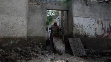 Pakistan'da ahali sel felaketinin izlerini silmeye çalışıyor
