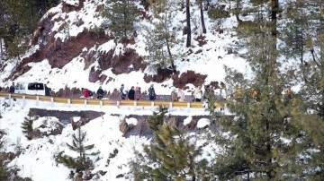 Pakistan'da koyu kar yağışında donarak ölenlerin sayısı 23’e çıktı