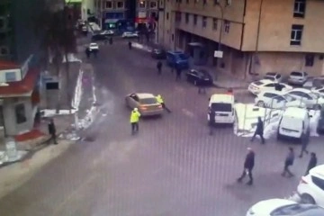 Polisi metrelerce sürükleyen taksici tutuklandı