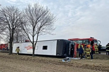Polonya'da Ukraynalı sığınmacıları taşıyan otobüs kaza yaptı: 6 yaralı