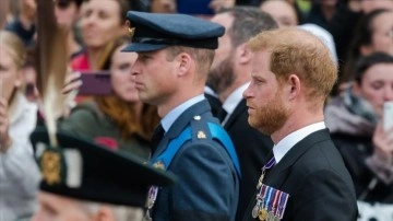 Prens Harry, kitabında Afganistan'da 25 kişiyi öldürdüğünü ve utanma duymadığını yazdı