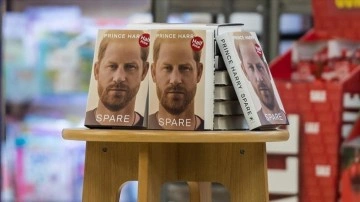 Prens Harry'nin kesinleşmemiş hatıra kitabı "Spare" satışa çıktı