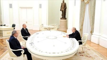Putin ve Aliyev Soçi’de müşterek araya geldi