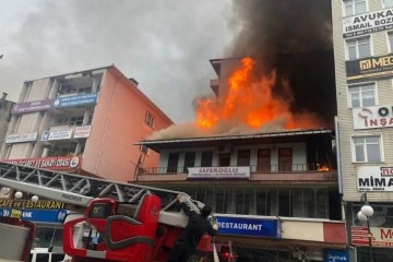 Rize'nin Ardeşen ilçesinde çıkan restoran yangını paniğe neden oldu