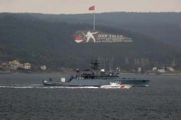 Romanya mayın gemisi Çanakkale Boğazı’ndan geçti