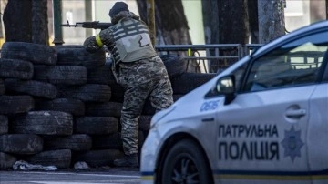 Rus askerlerinin girmeye çalışmış olduğu Kiev sokakları şeb boyu çatışmalara oyunluk oldu