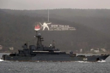 Rus savaş gemileri art arda Çanakkale Boğazı’ndan geçti
