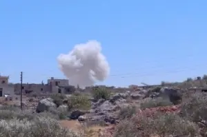 Rus savaş uçakları İdlib’in kuzeyini vurdu: 4'ü çocuk 5 yaralı