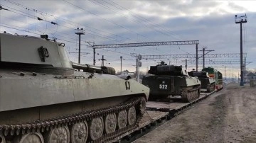 Rusya, ilave edilen Kırım’daki tatbikattan dönen birliklerin görüntüsünü paylaştı