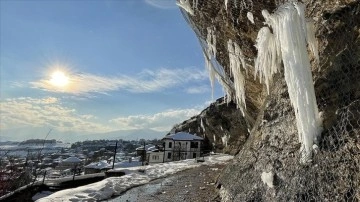 Safranbolu'nun natür harikası kanyonlarında buz sarkıtları oluştu