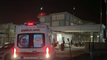 Sağlıkçıları darbederken duygu krizi nâkil hasta yakınına bire bir hastanede önceki müdahale