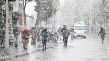 Sakarya ve Kocaeli'de kar yağışı sansasyonel oluyor