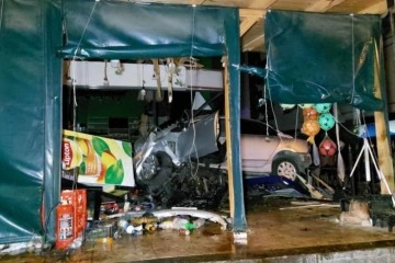 Samsun'da 25 metre takla atan otomobil şarküteri dükkanına çarptı: 2 ölü
