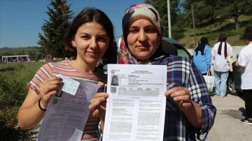 Samsun'da bariz liseyi bütünleyen 50 yaşındaki avrat YKS'ye kızıyla girdi
